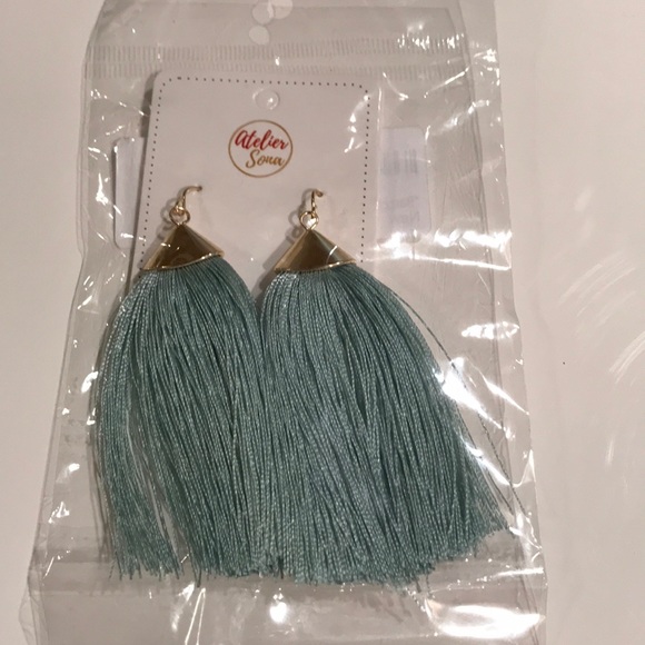 GORGEOUS BRUSHED GOLD CAP TEAL TASSEL EARRINGS!! - Picture 7 of 7